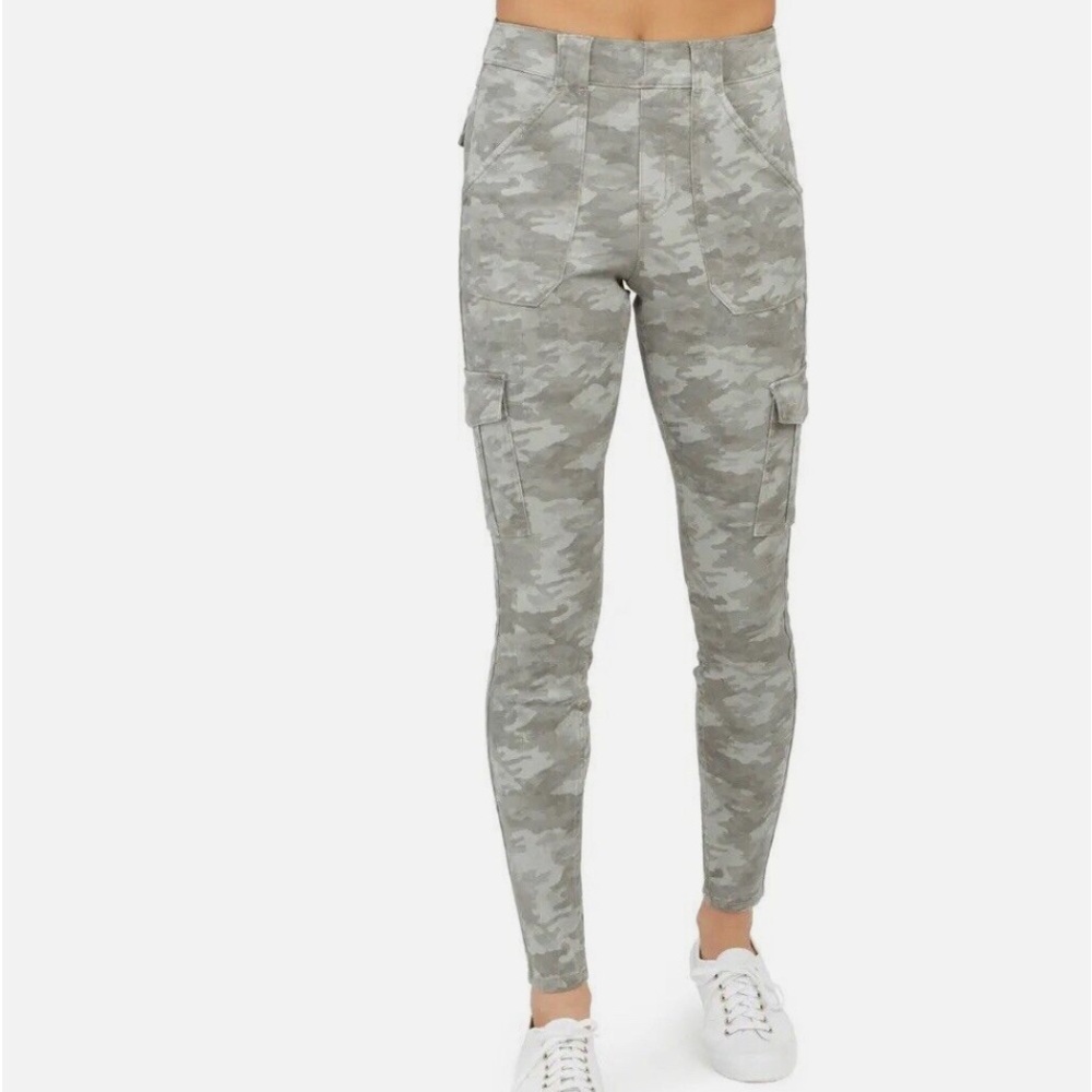 Spanx Stretch Twill Ankle Cargo Pants - 20311R - Stone Wash Camo size medium